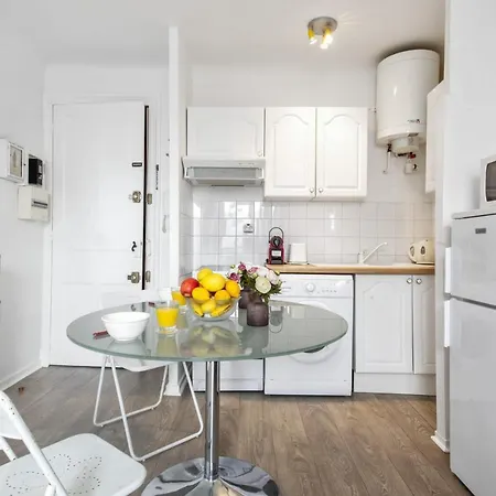 Charming Flat 4 Minutes From The Grande Plage Of Away - Welkeys Apartment