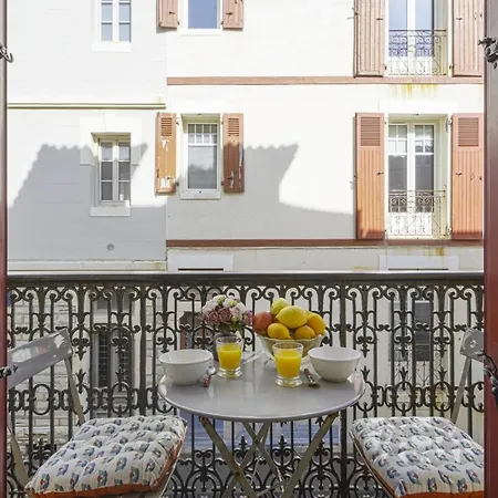 Apartment Charming Flat 4 Minutes From The Grande Plage Of Away - Welkeys *