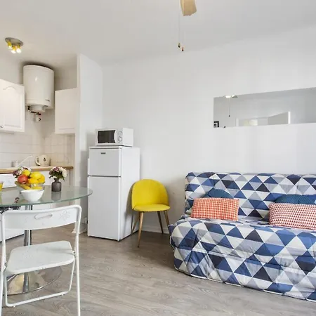 Charming Flat 4 Minutes From The Grande Plage Of Away - Welkeys